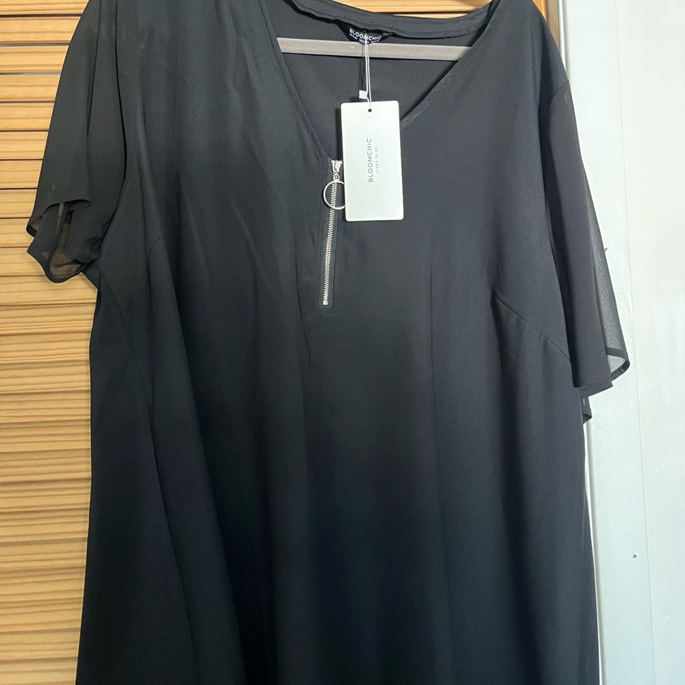 BloomChic Black blouse with Zipper Accent